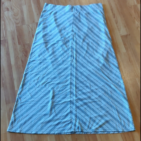 EUC Grey and white maxi skirt - Picture 2 of 4